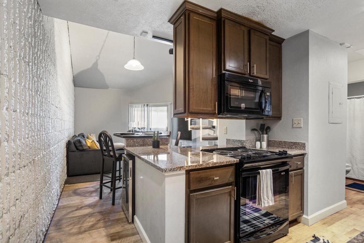 y＆j　L'Appartement 505 E. Healey | JSM Living